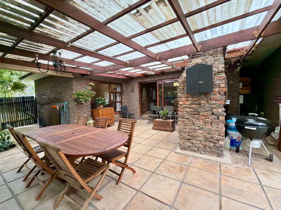 4 Bedroom Property for Sale in Loerie Park Western Cape